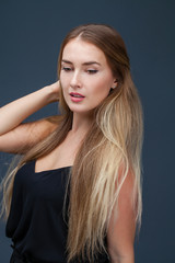 Naklejka premium Beautiful blonde woman in black dress