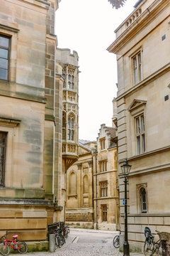 Narrow winding street in Cambridge, England
