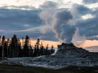 Landscape view of Yellowstone National Park (Wyoming)