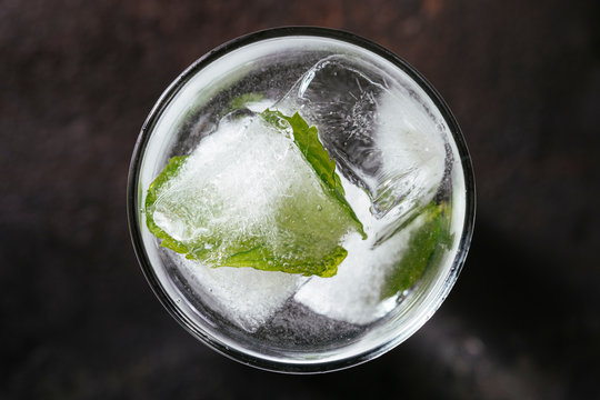 Minty gin tonic