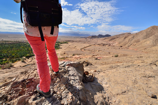 Treking in the mountains in the vicinity of the Garmeh oasis, on the Dasht-e Kavir deserts near the Khur city