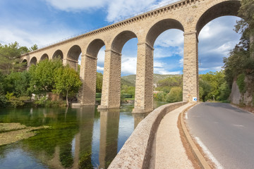Pont-aqueduc de Galas, route de Fontaine de Vaucluse 
