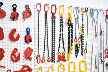Lifting equipment and chains