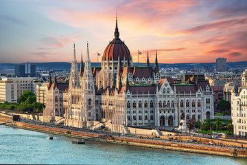 Beautiful building of Parliament in Budapest, popular travel destination - obrazy, fototapety, plakaty