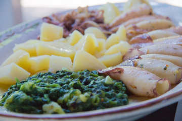 calamari, patate e bietole