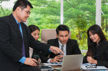 Managers and employees Talking about work in the workplace