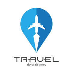 Logotipo con texto TRAVEL en avión espacio negativo en puntero en color azul