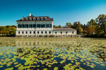 Das Schloss Laudon, auch Schloss Hadersdorf genannt, ist ein barockes Wasserschloss in Hadersdorf, das heute zum 14. Wiener Gemeindebezirk Penzing gehört.