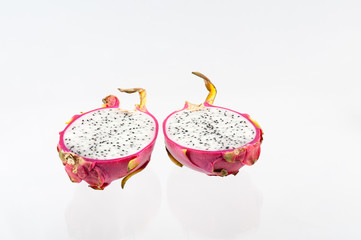 Pitahaya, freigestellt auf weiß
