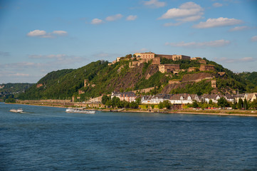 Fototapeta premium Die Festung Ehrenbreitstein bei Koblenz am Rhein