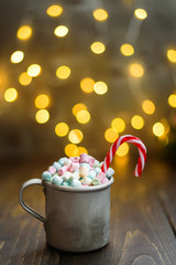 Travel mug with marshmallows