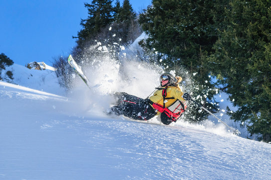 spektakul&auml;rer Sturz in den weichen Pulverschnee