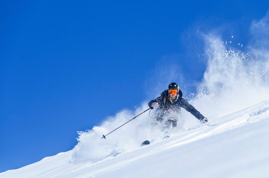 spektakul&auml;r Skifahren im Tiefschnee