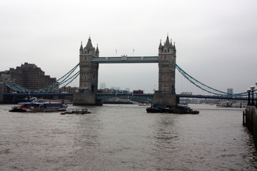 Fototapeta na wymiar TOWER BRIDGE