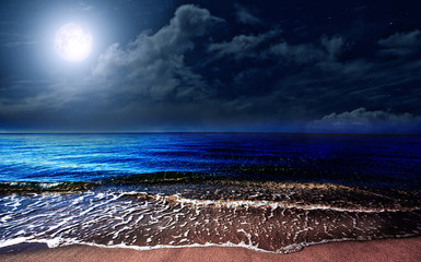 Fototapety  Księżyc w pełni nad morzem