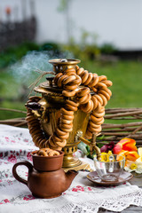 Obraz na płótnie Canvas Russian samovar with tea and donuts on a wooden table