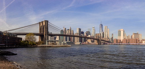 Fototapeta na wymiar Vista de Manhattan y del Puente de Brooklyn desde Dumbo, Brooklyn.