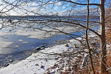 Obraz premium Nature monument - lake Uvildy in november in cloudy day, South Ural, Chelyabinsk region, Russia