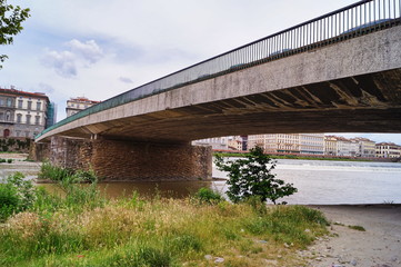 Fototapeta na wymiar Amerigo Vespucci bridge Florence Italy