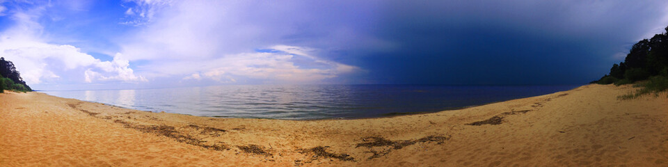 Fototapeta na wymiar Panorama of the beach. Rain is coming