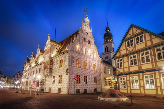 Celler Rathaus am Abend