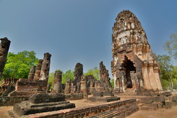 Naklejka premium Temple in ruins. Sukhothai historical park. Thailand
