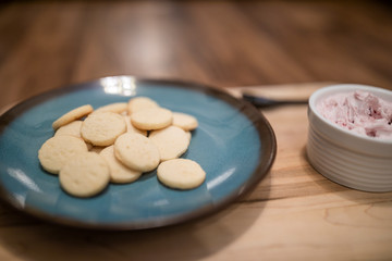 Obraz na płótnie Canvas cookies on blue plate