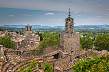 Fototapeta na wymiar Wiew of Cucuron village with the cathedral tower. Looking over the beautiful village Cucuron, Provence, Luberon, Vaucluse, France