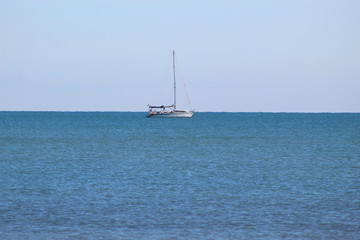Deportes maritimos en un dia calido
