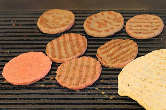 Burgers barbaque on grill