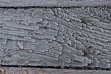 Holzbretter mit Raureif