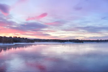 Papier Peint photo autocollant Violet Splendides paysages colorés au nord de la Laponie finlandaise dans les environs de la ville d' Ivalo