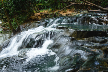 Obraz premium Waterfall in the rain forest