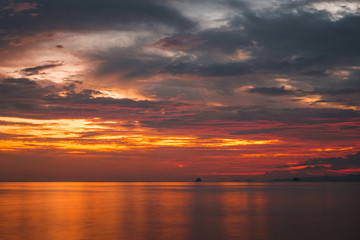 Naklejka na ściany i meble Colorful sunset on the sea