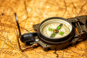 alte Karte und Kompass