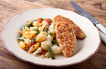 Fried cutlets in breading with a garnish of vegetables