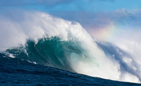 Massive Waves From Maui