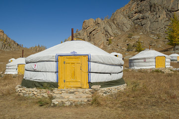 Obraz na płótnie Canvas yurts in the mongolian grassland 