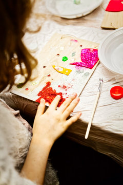 Kid drawing christmas at art lesson