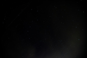 Obraz premium Dark starry night with track of blinking aircraft position lights