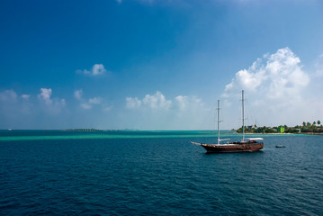 Obraz premium The islands and atolls of the Maldives in the tropical waters of the Indian Ocean