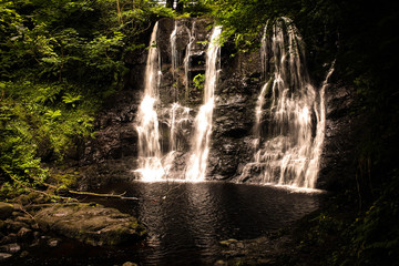 Fototapeta na wymiar waterfalls ireland