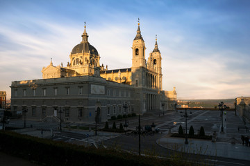 Fototapeta na wymiar Madrid. Image of Madrid skyline with Santa Maria la Real de La Almudena Cathedral and the Royal Palace during surise..