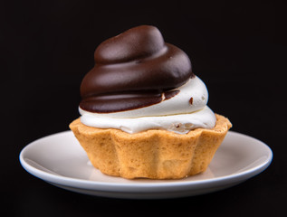Mini tart with mascarpone and chocolate