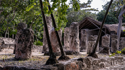  The ancient city of El Meca. The city is located in the vicinity of Cancun. Of course, the city is badly collapsed, but the territory of the palace and the pyramid remained untouched by time.