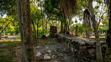 Fototapeta na wymiar The ancient city of El Meca. The city is located in the vicinity of Cancun. Of course, the city is badly collapsed, but the territory of the palace and the pyramid remained untouched by time.