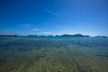 Background of the sea, blue sky wallpaper, the beauty of nature in bright weather, green water looks refreshing.