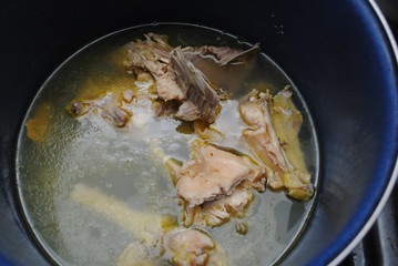 caldo de pollo