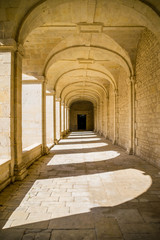Cloître de l'abbatiale de St-Maixent-l'Ecole, Deux-Sèvres. 