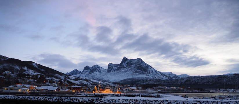 Sonnenaufgang in Ornes in Norwegen